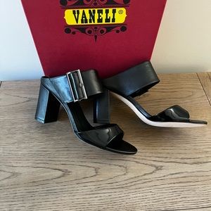 Vaneli. Block heel.